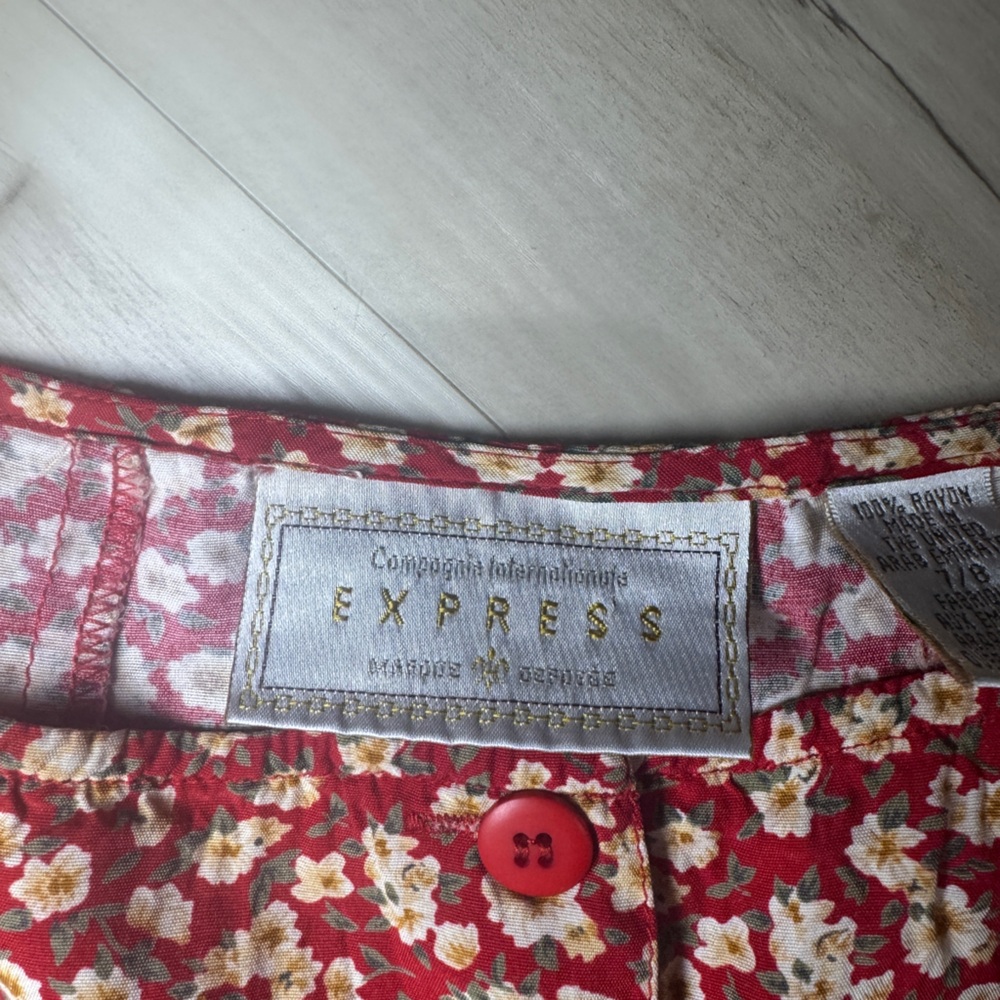Express Vintage 90s Red and Cream Floral Button up Mini Skirt Size 7/8 - Picture 2 of 4